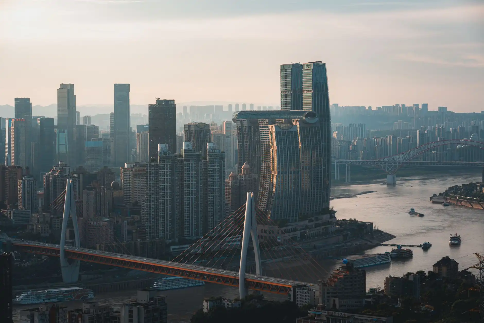 2024年秋冬服装鞋帽与箱包皮具新品材质对比与选购建议
