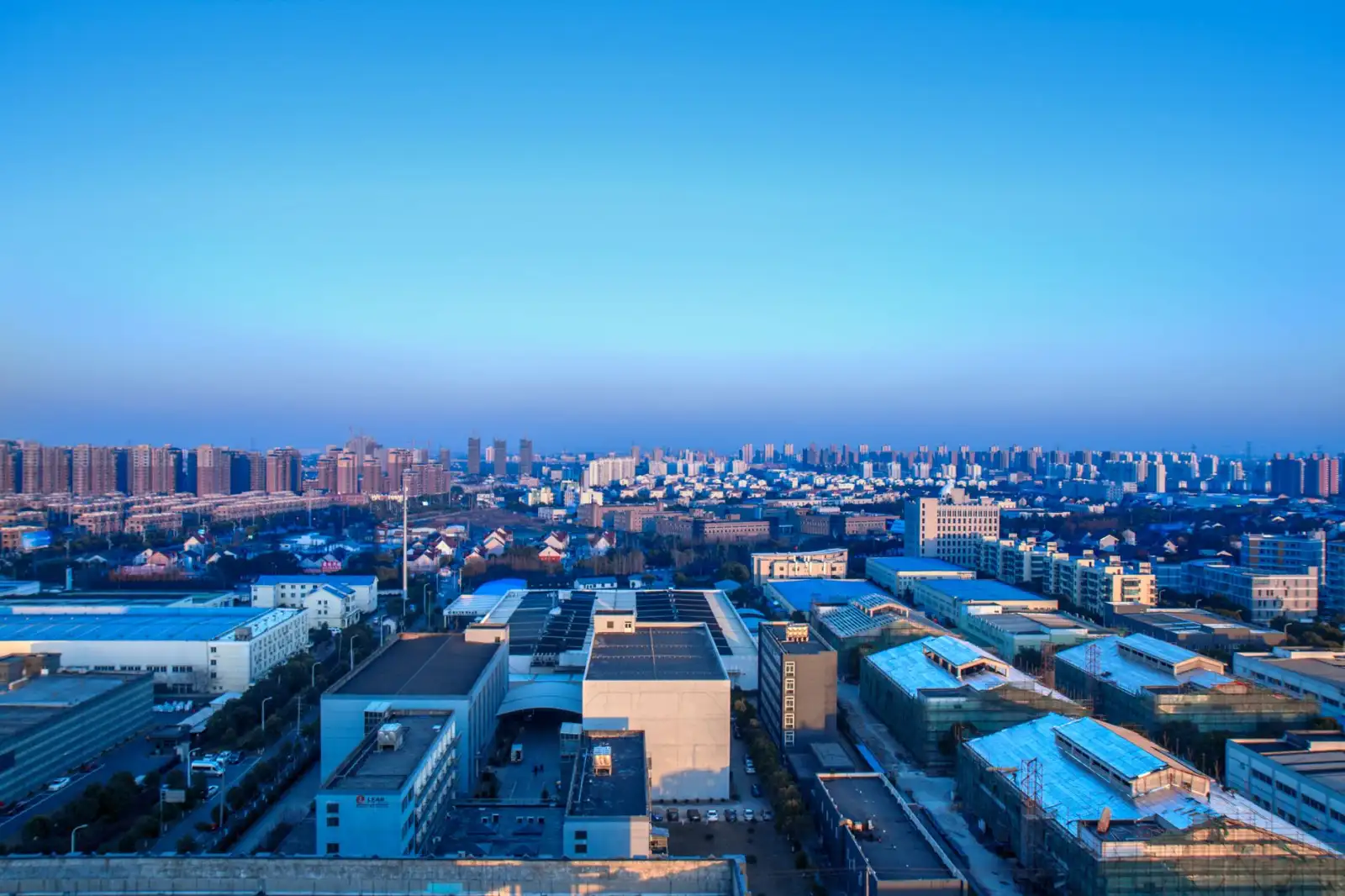2024年秋冬服装鞋帽流行趋势与材质选购指南