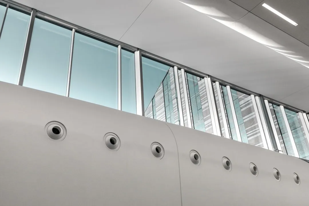 服装鞋帽与箱包皮具产品材质对比分析及实用选购建议