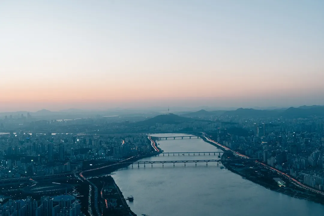 2024秋冬箱包皮具流行趋势与服饰配件搭配指南