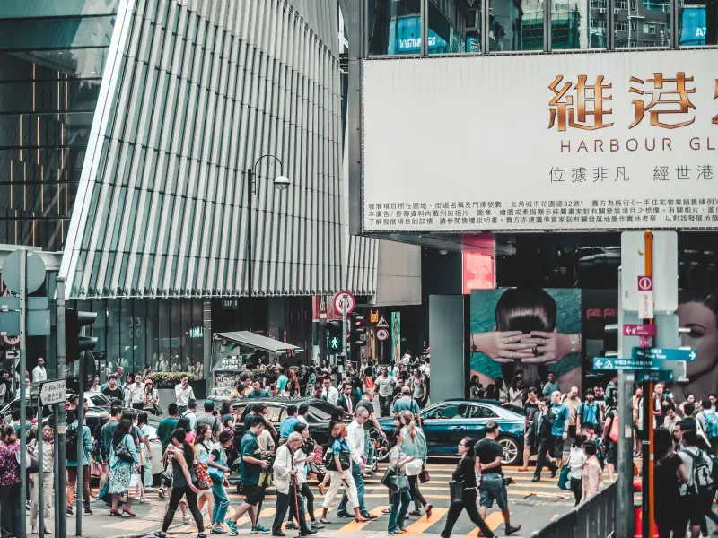 箱包皮具材质对比：真皮与人造革的性能差异与选购指南
